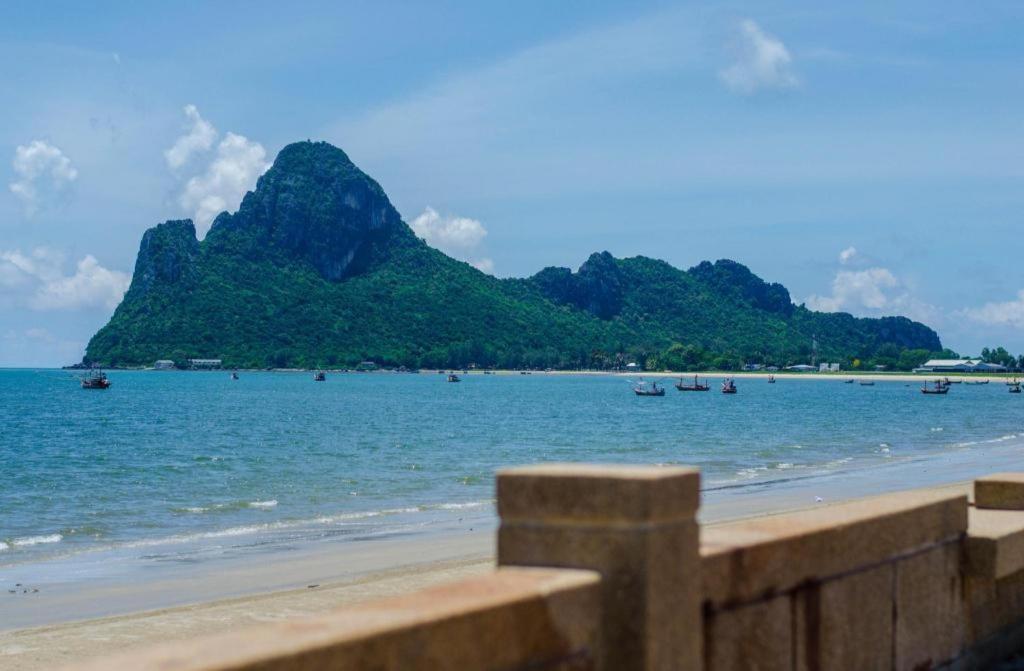 Prachuap Grand Hotel Πράτσουατ Κίρι Χαν Εξωτερικό φωτογραφία